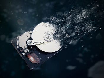 disco_duro_thanos The old hard disk drive is disintegrating in space. Conception of passage of time and obsolete technology